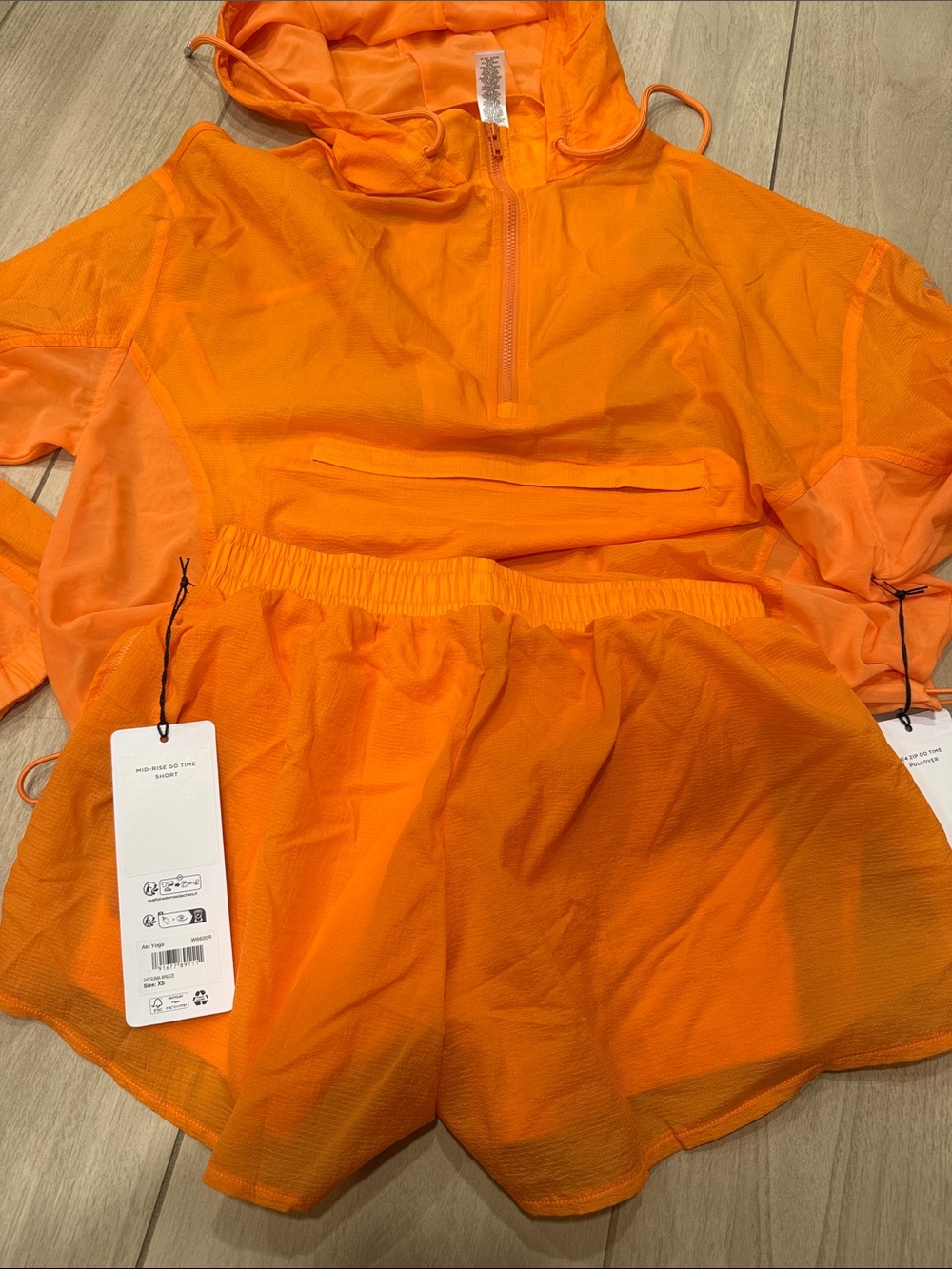 ALO Yoga Women’s Orange Athletic Set - Picture 5 of 6